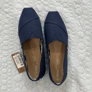 Brand new pair of navy blue toms